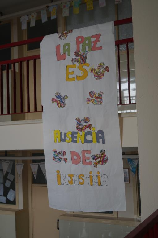 CARTEL EN ESCALERA